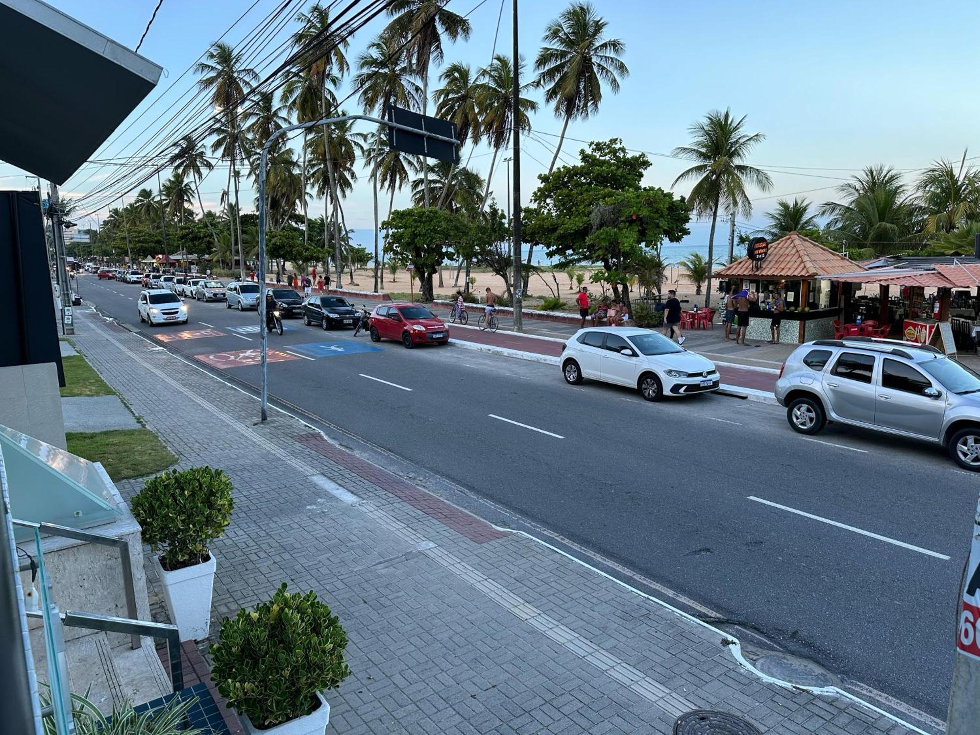 Na Av. Cabo Branco Apartamento *